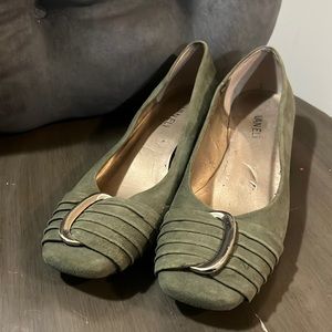 Vaneli Green Suede Flats size 10